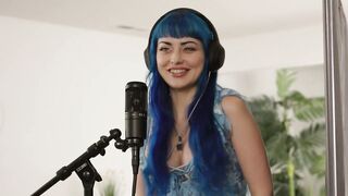 Оттрахал обворожительную певицу на студии