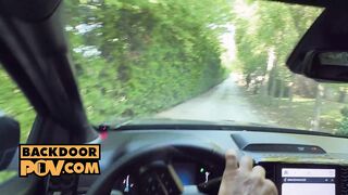 Мужик встретил горячих красоток в лесу и трахнул их на природе