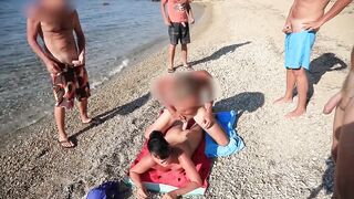 Пришла позагорать на пляже а ее выебали трое мужиков по очереди