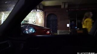 Блондинка повелась на роскошный лимузин и попала на генг бенг