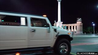 Блондинка повелась на роскошный лимузин и попала на генг бенг