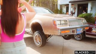 Ненасытная развратница удовлетворяется межрасовым генг бенгом