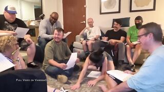 Занятие в анонимном клубе закончилось извращенной оргией