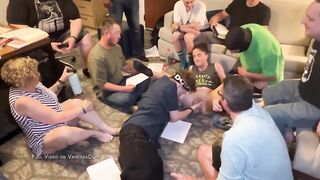 Занятие в анонимном клубе закончилось извращенной оргией