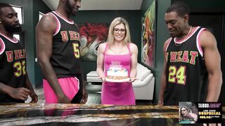 Сексуальная милфа насытилась тремя большими черными членами