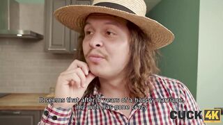 Миленькая молодуха наслаждается извращенным генг бенг сексом