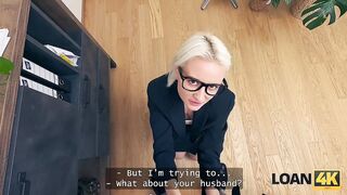 Блондинка дала трахнуть в жопу чтоб пройти собеседование