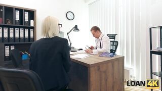 Блондинка дала трахнуть в жопу чтоб пройти собеседование