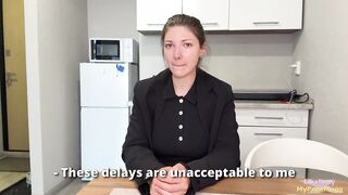 Шеф наказывает работницу грязным сексом за регулярные опоздания