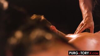 Роскошная милфа сняла троих молодых массажистов