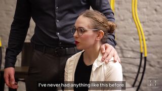 Коллеги получили поощрение от сексуальной менеджера компании