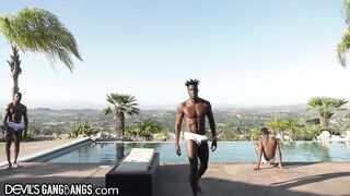 Очаровала четверых чернокожих парней и нарвалась на генг бенг