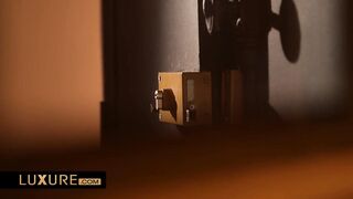 Хотела сделать сюрприз парню, а сделала сразу троим ебарям