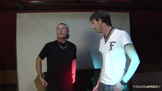 Брюнетка с сочными титьками жестко потрахалась с троими парнями