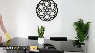 Сначала развратно выебал а потом помог сводной сестре