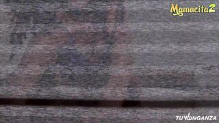 Негритянка хотела записать домашнее соло и нарвалась на большой белый член