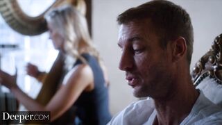 Строгий муж развратно наказывает блондинку за измену с учителем игры на арфе