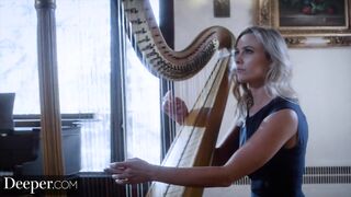 Строгий муж развратно наказывает блондинку за измену с учителем игры на арфе